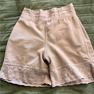 Short levanta, glúteos colombiano